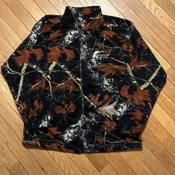 N/A Other - Camo zip up jacket Leavenworth